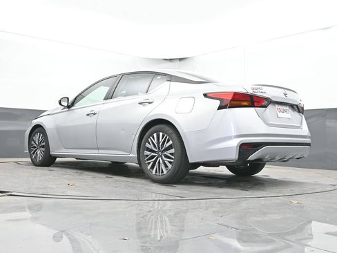 Used 2023 Nissan Altima 2.5 SV FWD image 49