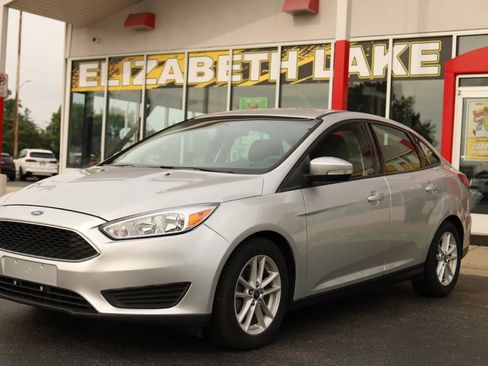 Used 2016 Ford Focus SE FWD image 1