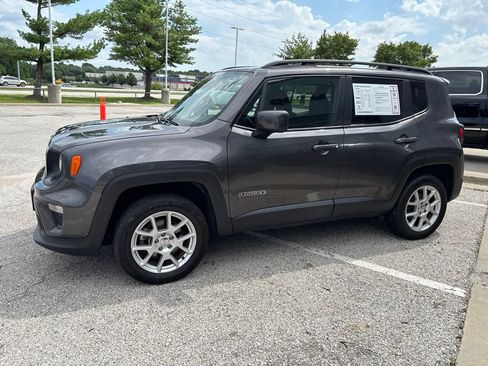 Used 2020 Jeep Renegade Latitude w/ Cold Weather Group AWD/4WD image 14