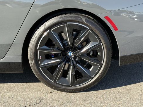 Used 2025 BMW 740i w/ Premium Package image 16