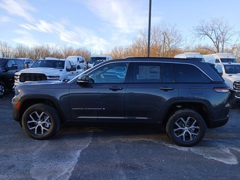 New 2025 Jeep Grand Cherokee Limited w/ Luxury Tech Group II image 3
