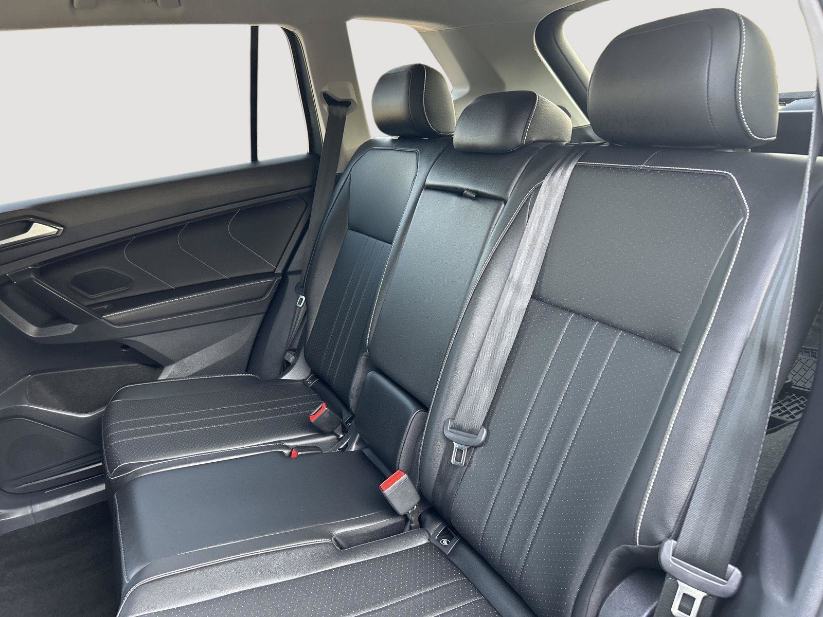 Used 2023 Volkswagen Tiguan SE AWD/4WD image 7