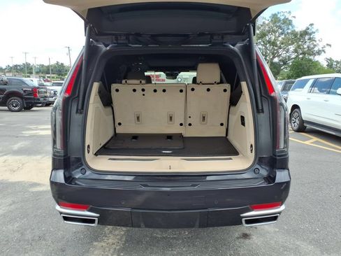 Used 2021 Cadillac Escalade ESV Premium Luxury w/ Performance Package AWD/4WD image 19