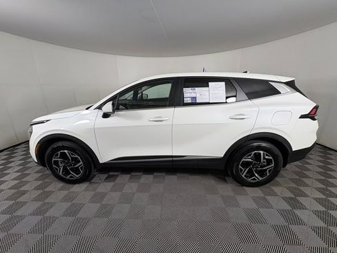 Used 2025 Kia Sportage LX image 4