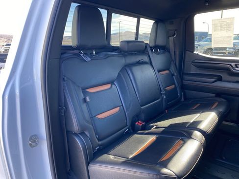 Used 2022 GMC Sierra 1500 AT4 w/ AT4 Preferred Package image 6