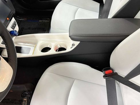 Certified 2017 Toyota Prius Prime Advanced w/ Carpet Mat Package FWD image 23