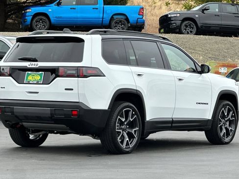New 2026 Jeep Cherokee Overland w/ Trailer Tow Group AWD/4WD image 4