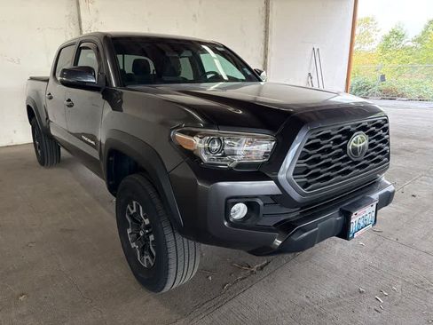 Used 2020 Toyota Tacoma TRD Off-Road AWD/4WD image 1