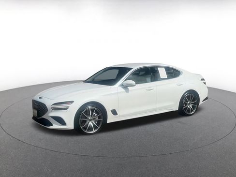 Used 2025 Genesis G70 2.5T image 9