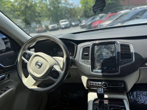 Used 2018 Volvo XC90 T5 Momentum w/ Convenience Package FWD image 13
