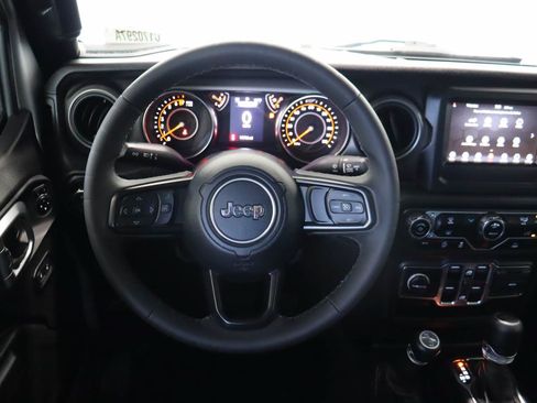 Used 2023 Jeep Gladiator Sport AWD/4WD image 9