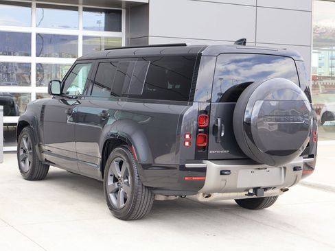 Used 2025 Land Rover Defender 130 X-Dynamic SE image 10