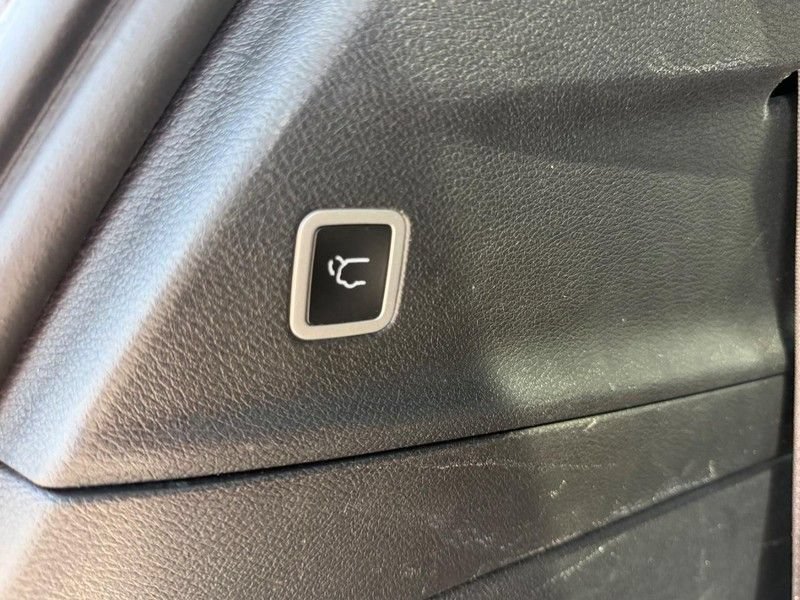 Used 2025 Chrysler Pacifica Limited FWD image 6