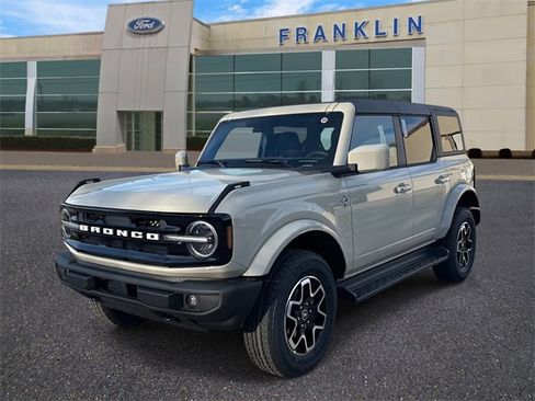 New 2025 Ford Bronco Outer Banks image 3