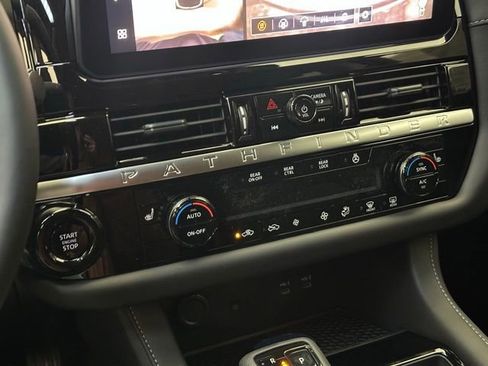 New 2026 Nissan Pathfinder SL w/ SL Premium Package AWD/4WD image 28