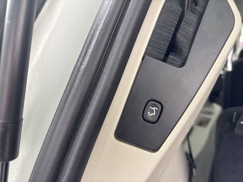 Used 2016 Dodge Grand Caravan SXT image 57