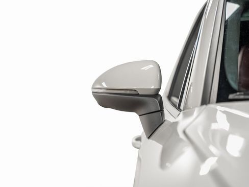 Used 2023 Porsche Cayenne Platinum Edition image 11