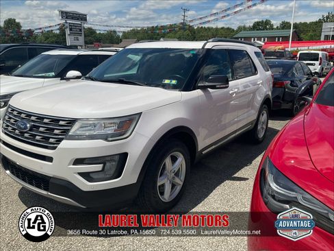 Used 2017 Ford Explorer XLT w/ Equipment Group 202A AWD/4WD image 1