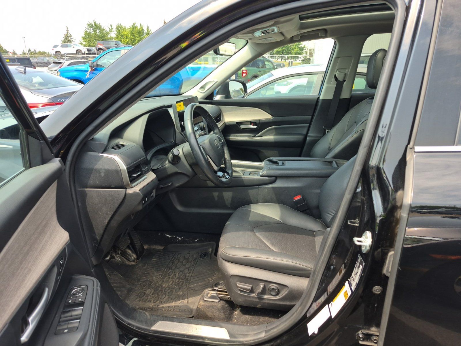 Used 2024 Toyota Grand Highlander AWD image 8