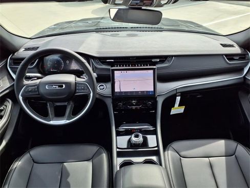 New 2025 Jeep Grand Cherokee Limited image 3