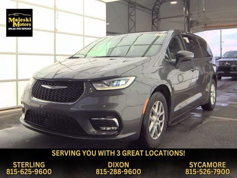 Used 2023 Chrysler Pacifica Touring-L image 1