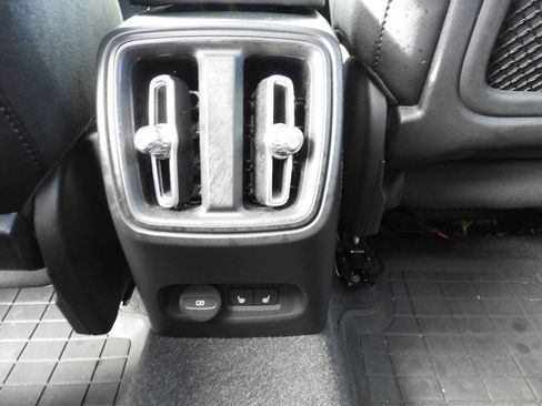 Used 2021 Volvo XC40 P8 Recharge w/ Advanced Package AWD/4WD image 23