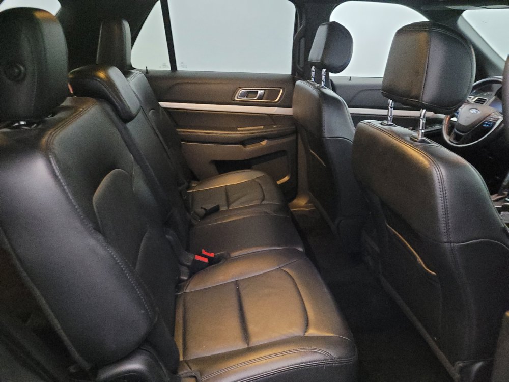 Used 2017 Ford Explorer XLT w/ Equipment Group 202A FWD image 19