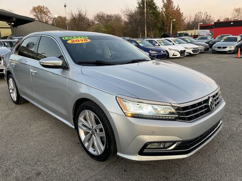 Used 2018 Volkswagen Passat 2.0T SE image 3