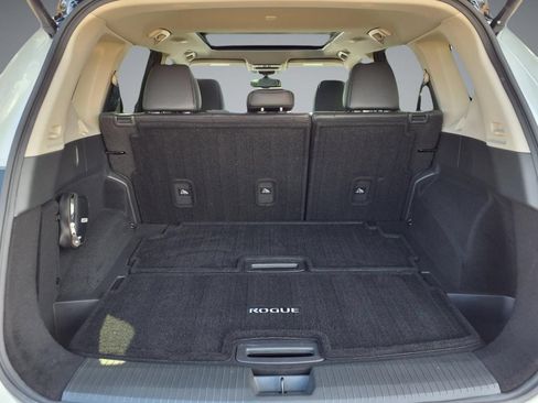 Used 2024 Nissan Rogue SL w/ SL Premium Package FWD image 12