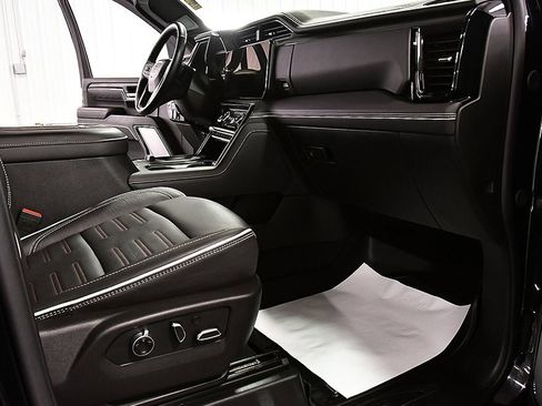 Used 2024 GMC Sierra 2500 AT4X image 28