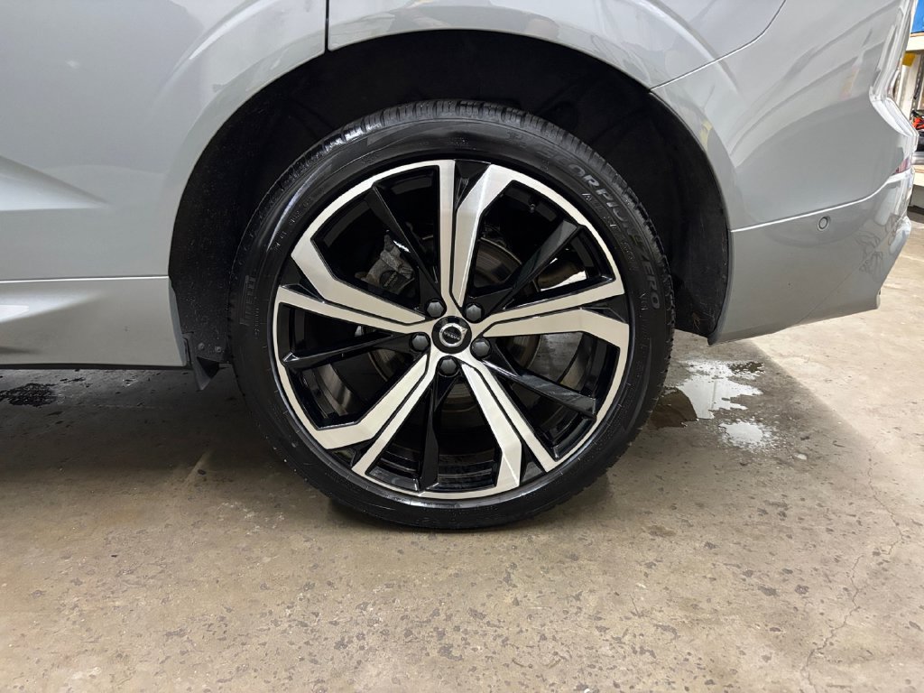 Certified 2024 Volvo XC60 B5 Ultimate w/ Protection Package Premier AWD/4WD image 36