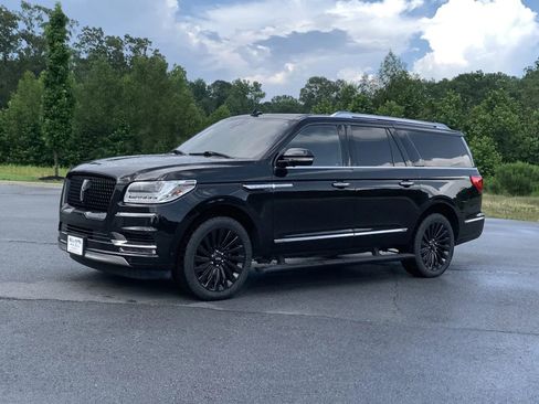 Used 2018 Lincoln Navigator L Reserve w/ Technology Package image 3