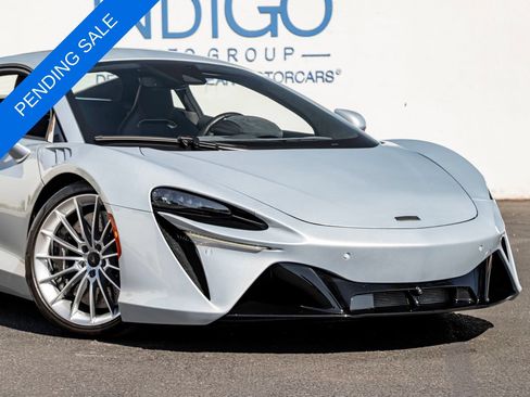 Used 2025 McLaren Artura RWD image 6