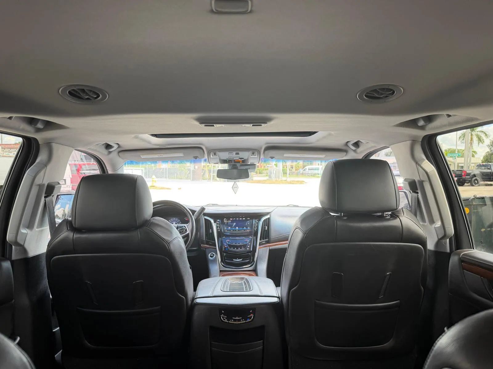 Used 2019 Cadillac Escalade ESV Luxury AWD/4WD image 35