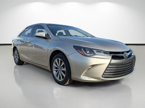 Used 2017 Toyota Camry XLE FWD image 1