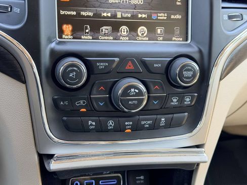 Used 2017 Jeep Grand Cherokee Laredo w/ Quick Order Package 23E AWD/4WD image 5