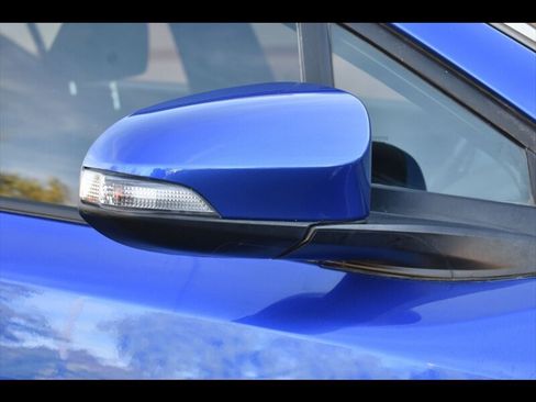 Used 2018 Toyota C-HR XLE image 49