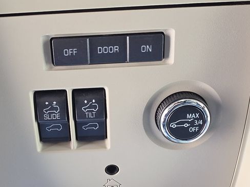 Used 2019 Chevrolet Tahoe LT RWD image 36