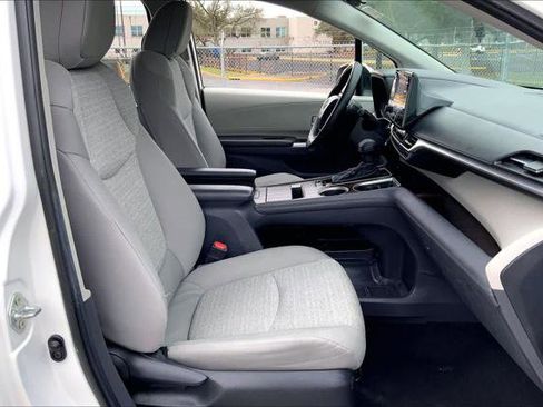 Certified 2024 Toyota Sienna LE image 9