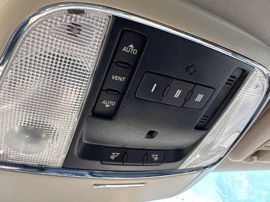 Used 2012 Jeep Grand Cherokee Laredo w/ Laredo E Group AWD/4WD image 28