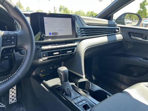 Used 2026 Toyota Camry SE FWD image 35