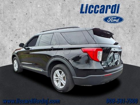 Used 2023 Ford Explorer XLT image 3