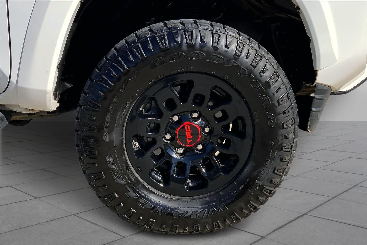 Used 2020 Toyota Tacoma SR5 AWD/4WD image 9