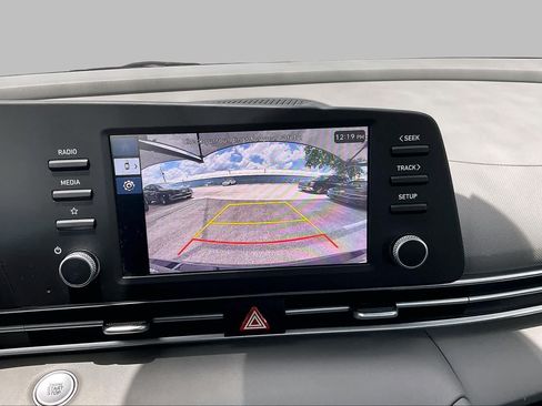 Used 2025 Hyundai Elantra Hybrid FWD image 29