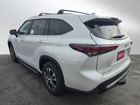 New 2026 Toyota Highlander XLE image 5