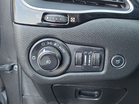 Used 2023 Jeep Cherokee Altitude Lux AWD/4WD image 11