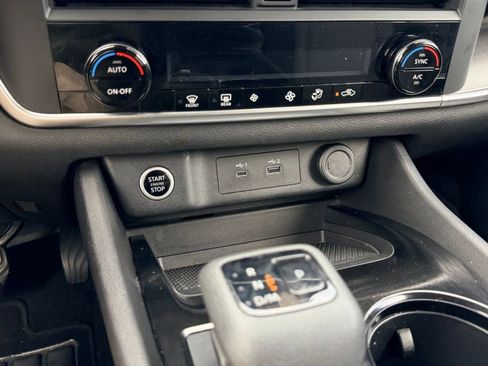 Used 2023 Nissan Rogue SV FWD image 28