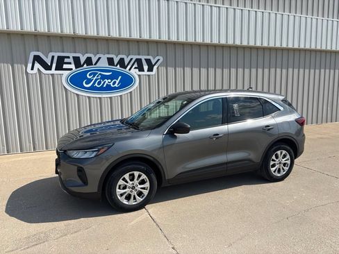 Used 2024 Ford Escape Active AWD/4WD image 1