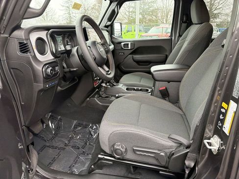 Used 2024 Jeep Wrangler Unlimited image 12