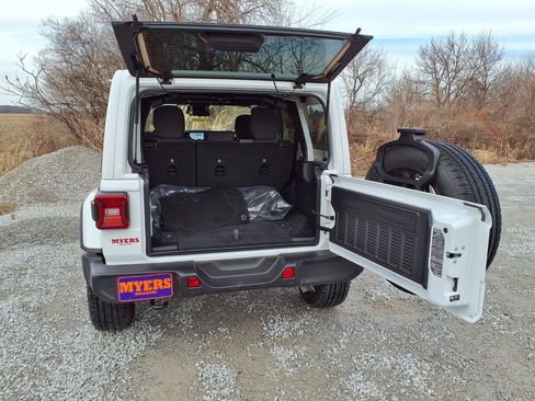 Used 2025 Jeep Wrangler Sahara 4xe w/ Safety Group image 28